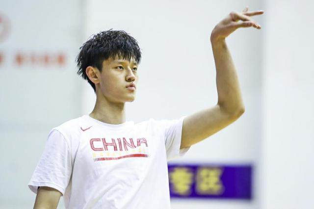 体育平台-【早报】马不停蹄！国足凌晨抵达苏州驻地开始隔离！