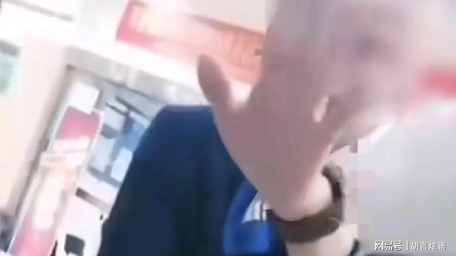 体育直播-救命钱都不给取！重病男子被推到柜台，银行仍拒绝